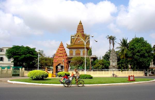 Du lịch Campuchia tại Phnom Penh: Chùa Wat Ounalom.